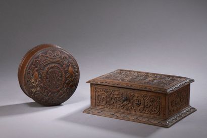 null Toiletry box in Saint Lucia wood, circular shape, lid carved in bas-relief with...