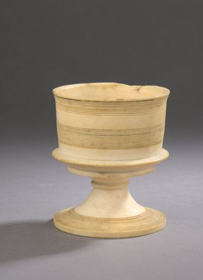 null CUP in turned ivory with decoration of nets India ?, XVIIth century H. 9,9 cm...