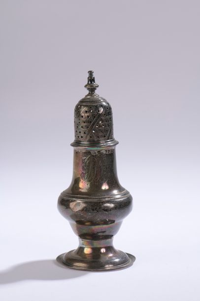 null LITTLE SAUPOUDREUSE baluster, with pedestal, silver, figured England, 18th century...