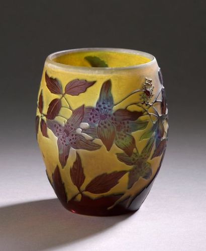 null Émile GALLÉ (1846 - 1904) SMALL VASE in multilayer glass with acid-etched decoration...