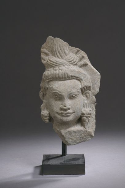 null CAMBODIA - Khmer period, BAYON, 12th / 13th century Grey sandstone apsara mask,...