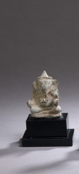 null CAMBODGE - Période khmère, ANGKOR VAT, XIIe siècle Petite statuette de Ganesh...