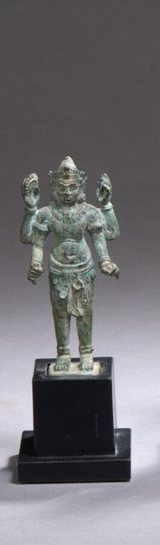 null CAMBODGE - Période khmère, ANGKOR VAT, XIIe siècle Statuette de Vishnu debout...