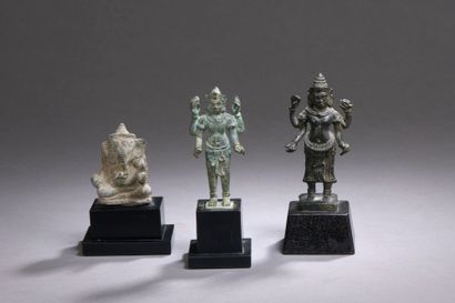 null CAMBODIA - Khmer period, ANGKOR VAT, 12th century Small bronze statuette with...