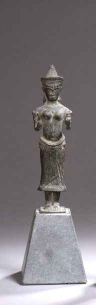 null CAMBODIA - Khmer period, ANGKOR VAT, 12th century Statuette of Uma standing...