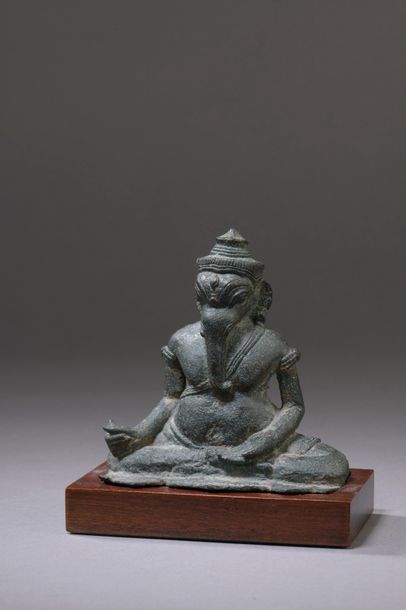 null CAMBODGE - Période khmère, ANGKOR VAT, XIIe siècle Statuette de Ganesh en bronze...