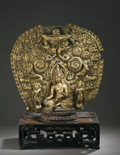 null TIBET - 15th century Gilded copper mandorla, partially red lacquered, surmounted...