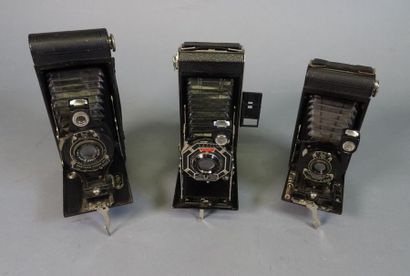 null Kodak. Lot de trois appareils folding :
- un Kodak six 16 n°1 Diodak pour film...