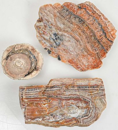 null LOT OF AGATES (three pieces)
