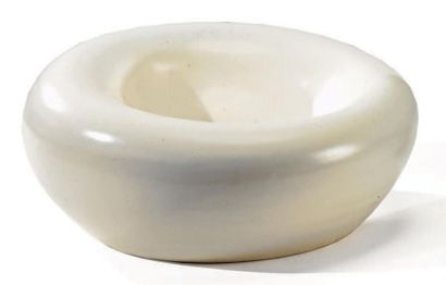 Suzanne RAMIÉ (1905-1974) - Atelier MADOURA Large circular cushion bowl in white...