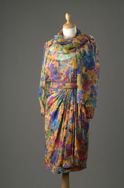 null GALANOS
Robe en mousseline de soie imprimée d'un motif floral multicolore à...