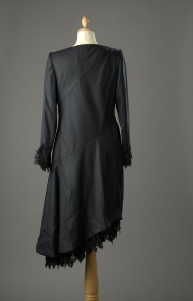 null GIVENCHY Haute Couture n°85914, René MANCINI
Robe en jersey noir à motif rayé...