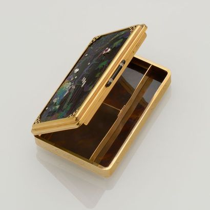 CARTIER Rectangular cigarette case with rounded edges in 18K (750°/°°) yellow gold,...