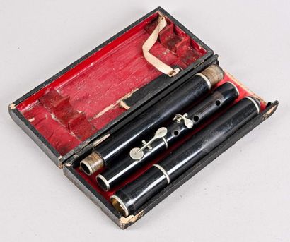 null Flûte traversière de Couesnon et Cie, faite vers 1900, ébène, cinq clés en maillechort...