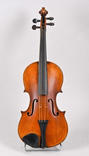 null Violon fait à Mirecourt début XXe siècle, étiquette Stradivarius
Fond une pièce...
