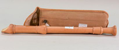 null Flûte à bec alto KÜNG, Suisse vers 1970, modèle en cèdre Avec housse en tissu...