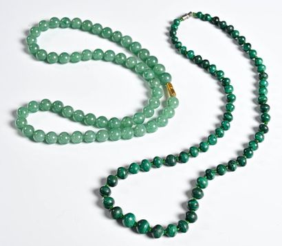 null Set of two pearl necklaces, one of malachite, the other of aventurine