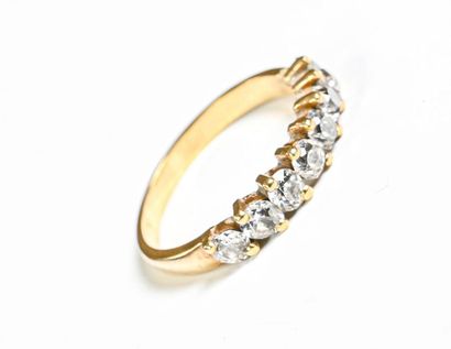 null Yellow gold ring

18k (750 thousandths) set with white stones 

Gross weight:...