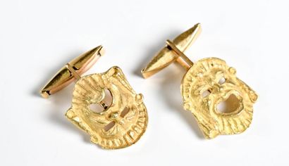 null Pair of cufflinks in yellow gold

18k (750 thousandths) theatre mask set

Total...