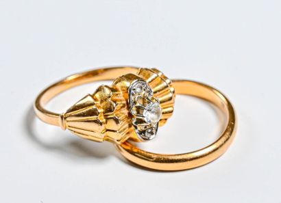 null Ring

in 18k (750 thousandths) yellow gold centred on an imitation white stone...