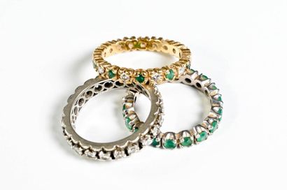 null A succession of three American alliances

set with white and green stones

Total...