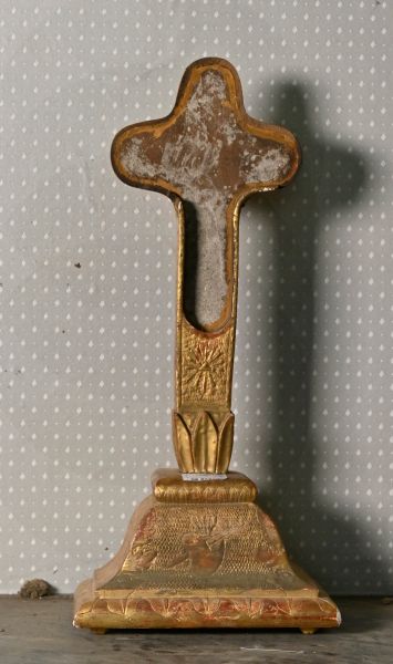 null Croix reliquaire
XVIIIe- XIXe siècles
H. 46 cm
Manques