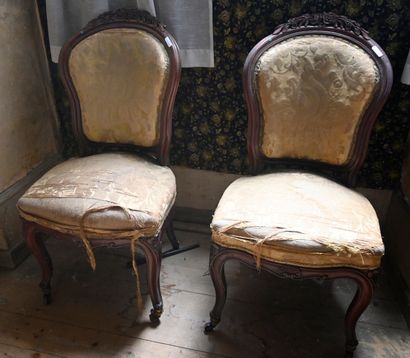 null Bergère et paire de chaises en acajou mouluré et sculpté
Epoque Napoléon III
H....