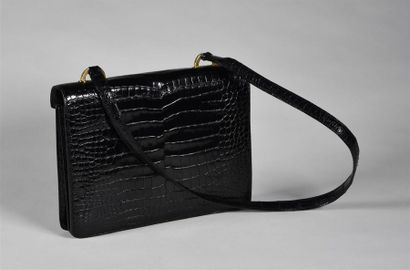 null HERMES Paris, circa 1960

Black crocodile Florida bag with two gussets, double...