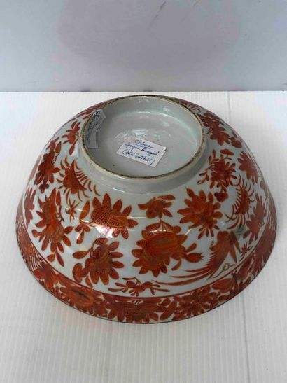null CHINA Large porcelain bowl with red iron and gold vegetal decoration

Around...