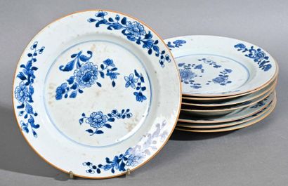 null CHINA Five blue porcelain plates and three soup bowls with flower decoration

D....