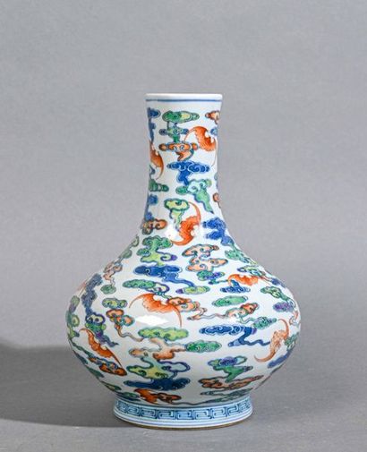 null CHINA Vase with a flat base on a slight porcelain heel with polychrome decoration...