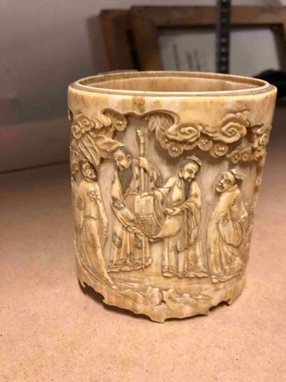 null ** CHINA Ivory "bitong" brush pot carved with seven wise men in the bamboo forest...