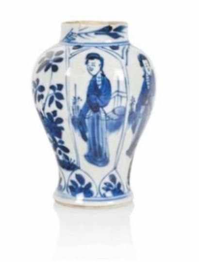 null CHINA Small porcelain vase of meiping shape with white blue decoration in the...
