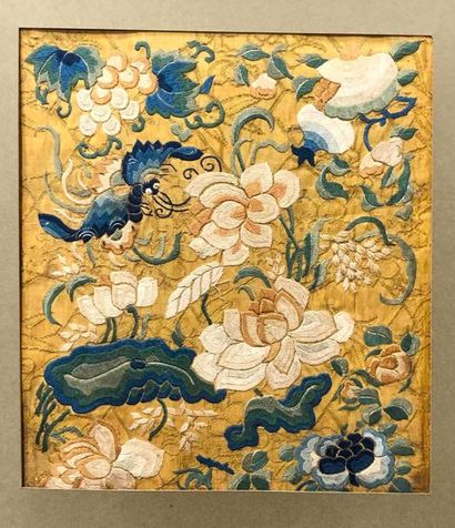 null CHINA Silk embroidery decorated with lotus flowers, foliage and butterflies

H....