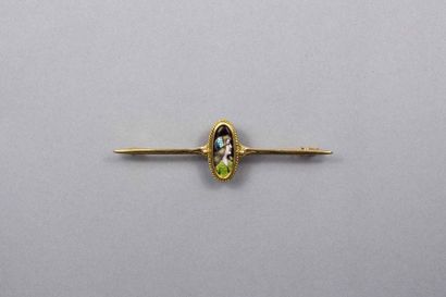 null 18k (750 thousandths) yellow gold bar brooch centered with a motif depicting...