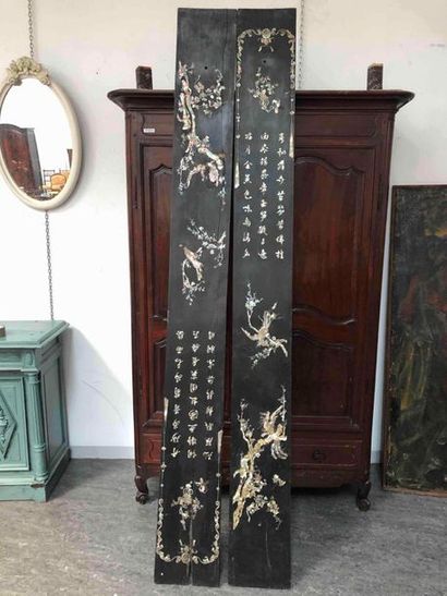 null CHINA


Black lacquered wood screen elements with mother-of-pearl inlays (two...