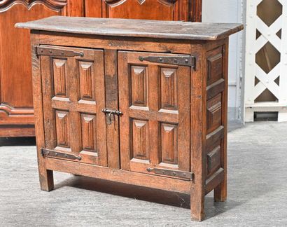 null Small sideboard in natural wood with two moulded doors and fittings Spanish



style...