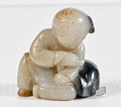 null CHINA

Small carved jade subject representing a child caressing a swan

XXth...