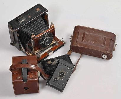 null Pack of 5 silver cameras: 2 Kodak "Vest Pocket", 1 Kodak "Brownie", Chamber...