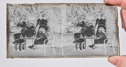 null Set of 250 stereoscopic views on positive and negative glass, c. 1910 20 boxes...