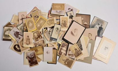 null Lot de 120 photographies anciennes format carte de visite 1860 - 1900 La plupart...