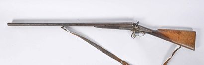 France Fusil de chasse à piston 

Monture en bois à fut court, platine arrière signée...