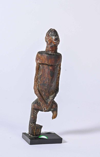 Statuette Dogon Mali 

H.17,5 cm 

Puissance de l’expressivité du visage légèrement...