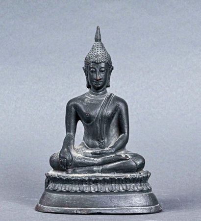 null THAILANDE - XXe siècle
Bouddha en métal
H. 18 cm