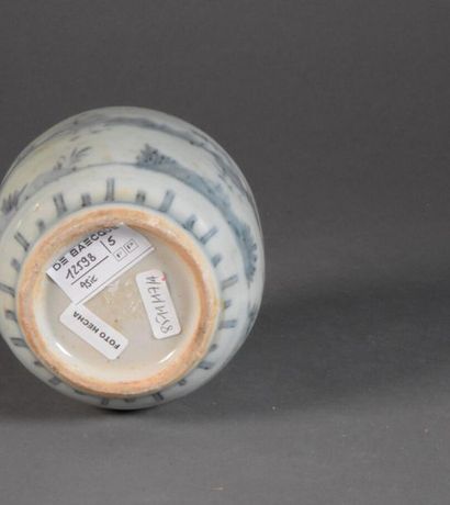 null CHINE du Sud - XIXe siècle
Petit pot à gingembre en porcelaine, à décor de Karakos...