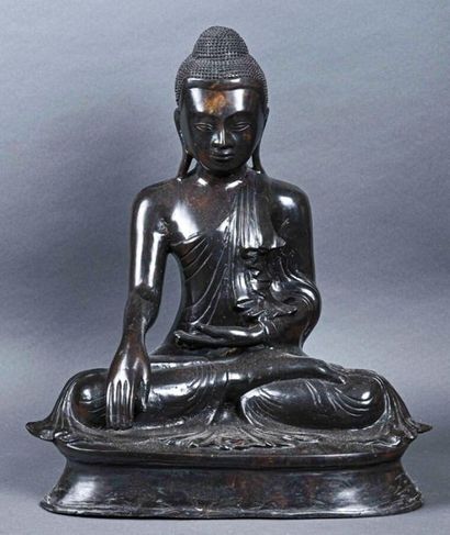 null THAILANDE - Début du XXe siècle
Bouddha assis en position de méditation
Bronze...