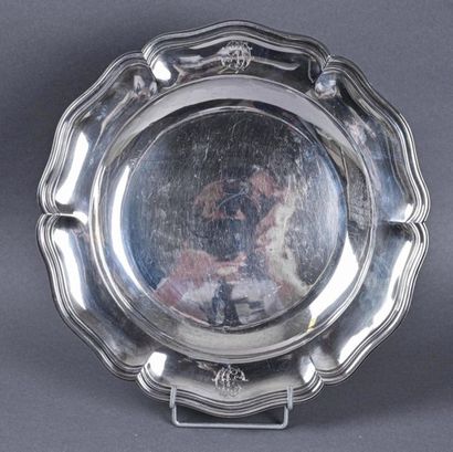 null Petit plat rond creux en argent filets contours, chiffré GD
Poinçon : Minerve
Diam....