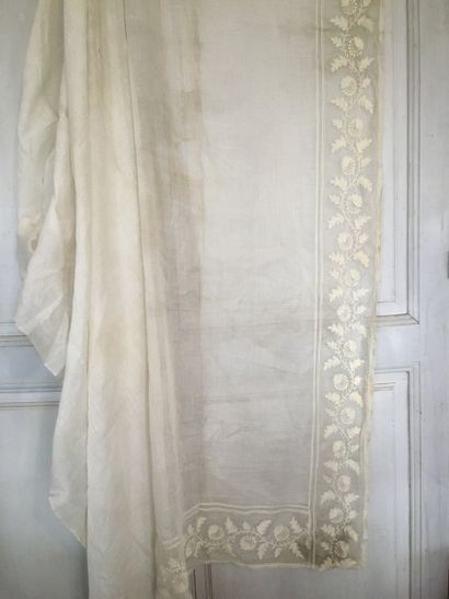null Réunion de rideaux en mousseline de coton brodée, première moitié du XIXe siècle,

broderie...