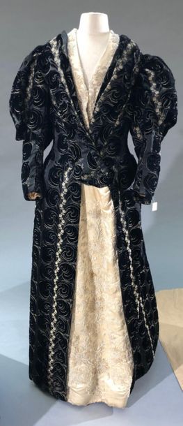null Evening dress designed by Blum Frères in Strasbourg, circa 1895,

effect of...