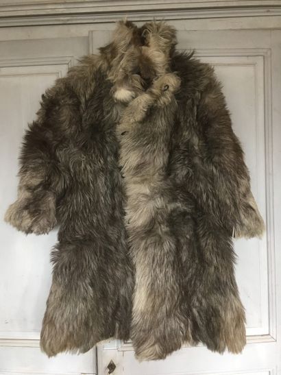 null Fur man's coat, early 20th century,
Mid-length coat closed by large buttons...